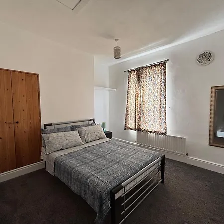 Hideout - Centre & Free Parking *