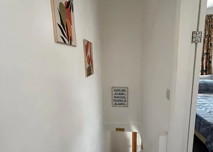 Hideout - Centre & Free Parking Apartment