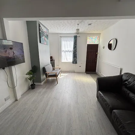 Hideout - Centre & Free Parking Apartment *