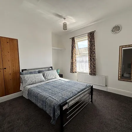 Hideout - Centre & Free Parking Apartment *